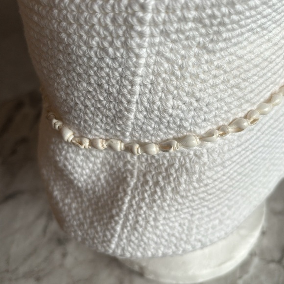 GC Maison Michel Axel shell-embellished knitted bucket hat white size small - Picture 4 of 8